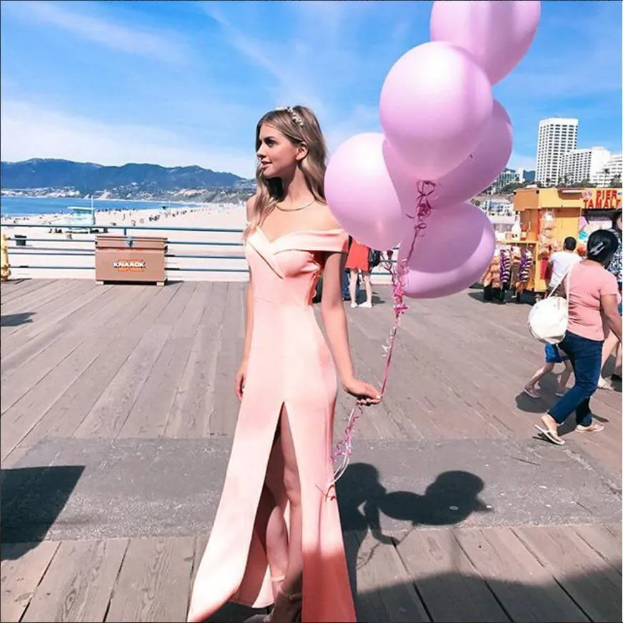 Sure! Here’s an optimized title for the e-commerce product:

Elegant Deep V-Neck Off-The-Shoulder Long Maxi Dress with High Slit - Perfect for Special Occasions